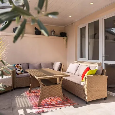 Appartamento Artistic Penthouse In Center Sevastopol