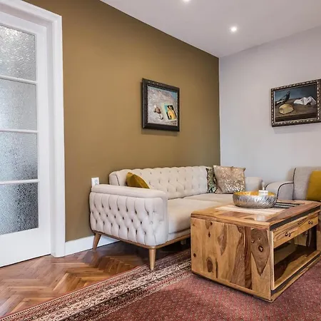 Appartamento Artistic Penthouse In Center Sevastopol