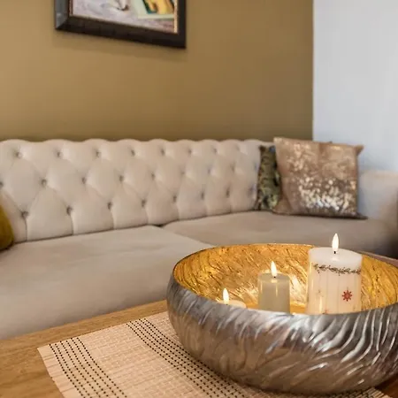 Artistic Penthouse In Center Sevastopol Apartament