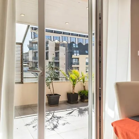 Apartament Artistic Penthouse In Center Sevastopol Varna