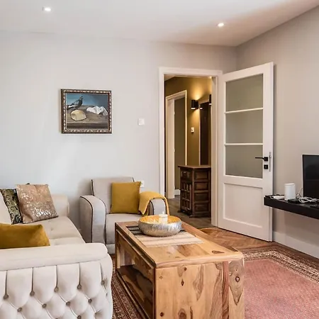 Artistic Penthouse In Center Sevastopol Apartament